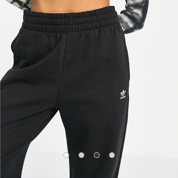 NWT Adidas Originals essential sweatpants in black - Picture 3 of 4